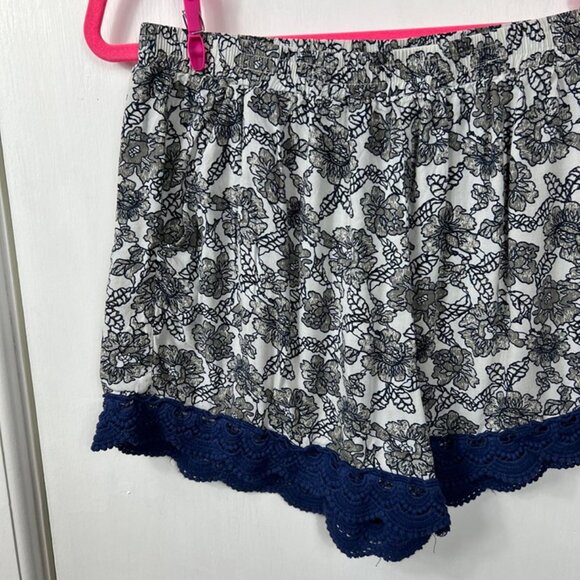 Kori America Blue Floral Print Crochet Trim Shorts Size Medium - Picture 3 of 8
